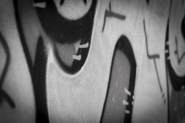 Black and white Graffiti on the wall, free background