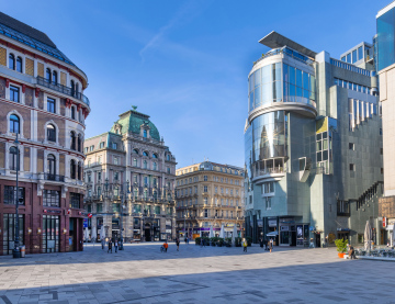 Haas Haus, a glass building in the center of Vienna