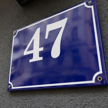House number 47, blue plaque on the building's facade