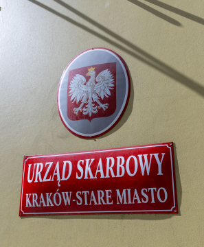 Tax Office Kraków Old Town, plaque on the facade of the building