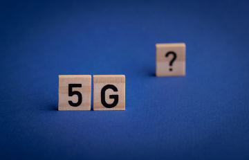 5G, fifth generation telephony, inscription on a blue background