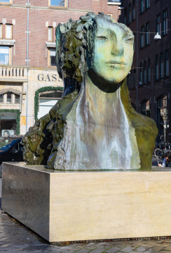 Two Still Heads, sculpture by Mark Manders, Amsterdam