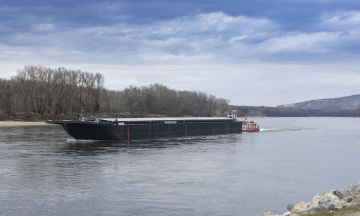 Transport of goods by barge on the river