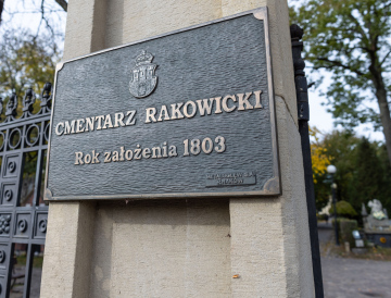 Rakowicki Cemetery a plaque on the entrance gate