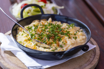 Alpine dumplings with cheese and roasted onion