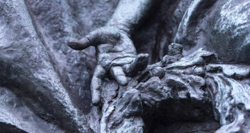Hand, fingers, fragment of the monument.