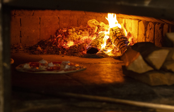 Hot pizza oven