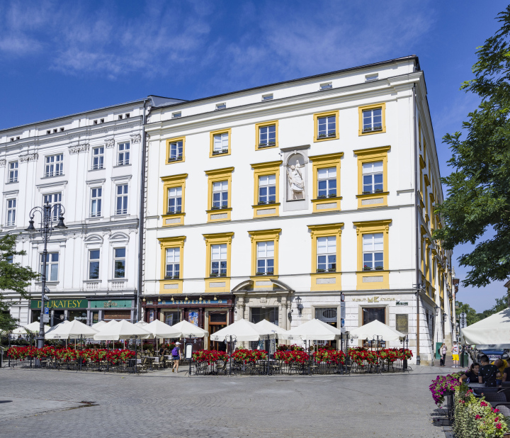 Krzysztofory Palace, The corner tenement house in Krakow