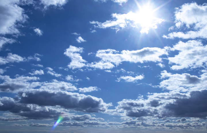 Sharp rays of the sun in the blue sky