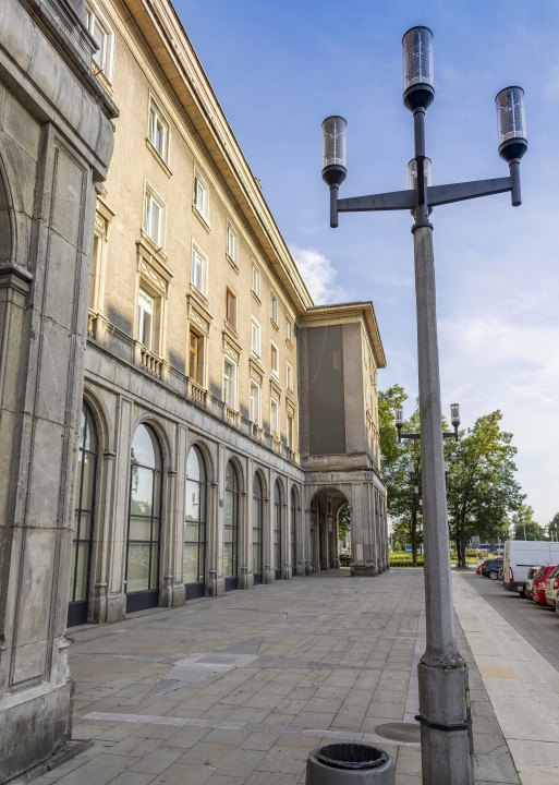 Nowa Huta, Buildings at the Central Square