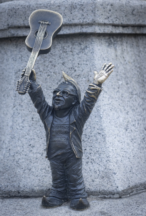 Dwarf with a Guitar, sculpture Wrocław