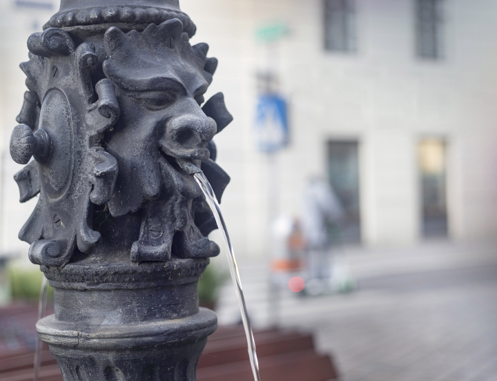 Drinking water, historic city space