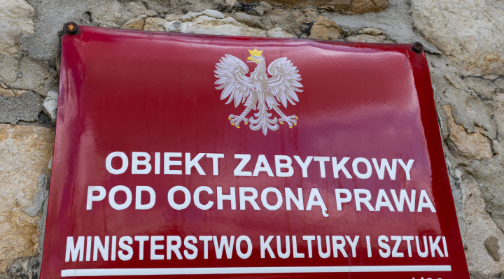 Red plate historic object