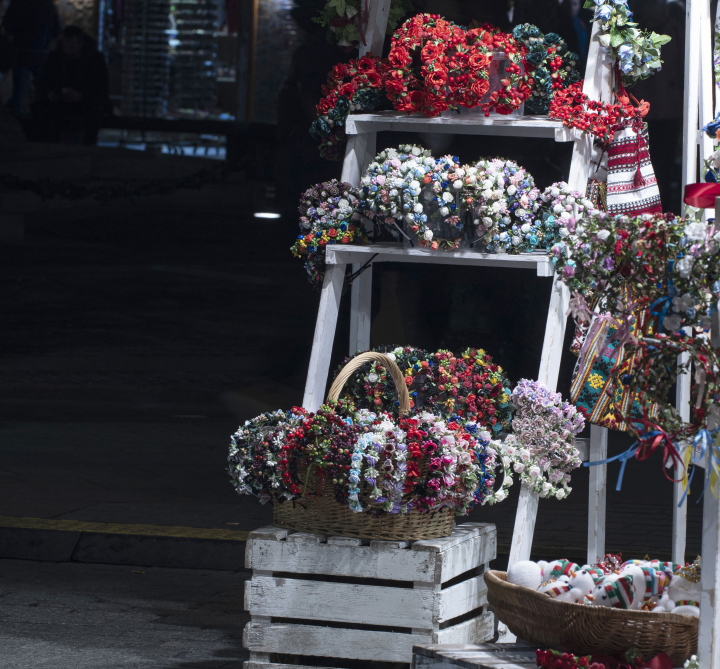 Sale of souvenirs at the market stall