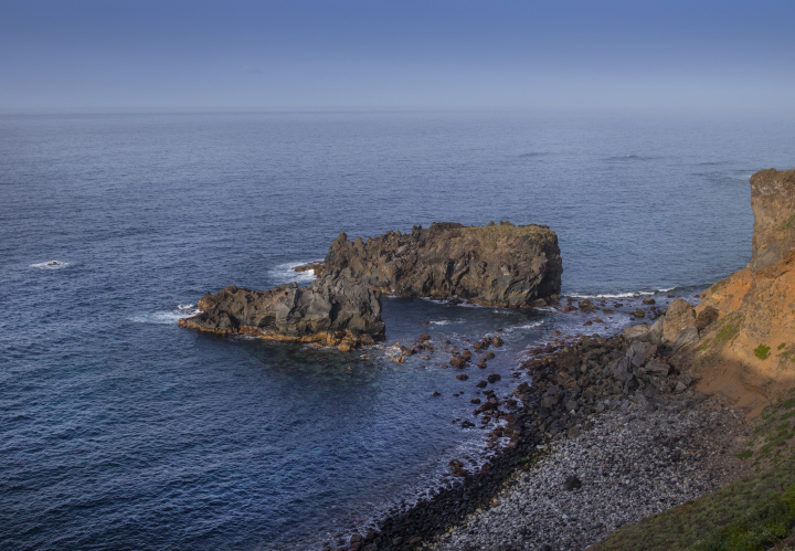 Ocean shore with Protruding Rocks