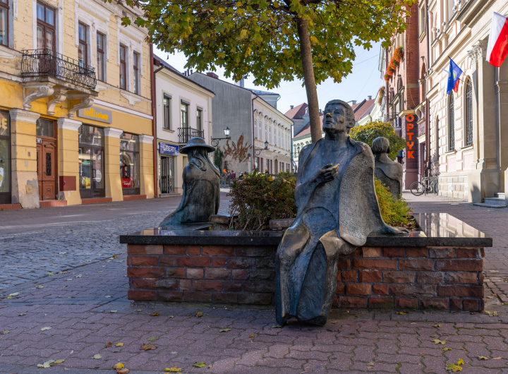 Tarnów Poets' Bench, monument