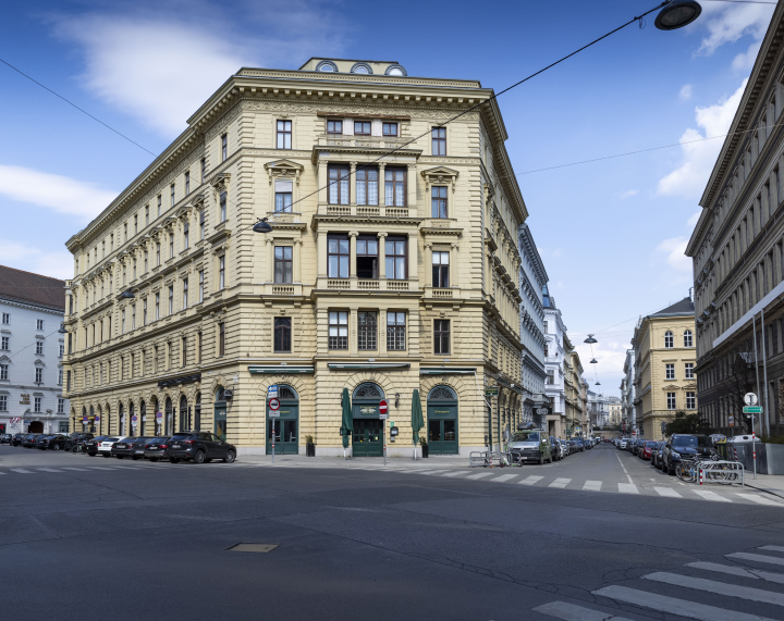 Corner tenement house in the center of Vienna