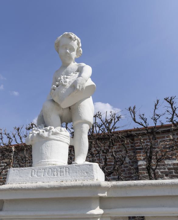 Putto, statue, Belvedere Palace in Vienna (October)