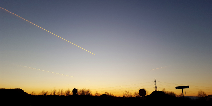 Streaks after airplanes