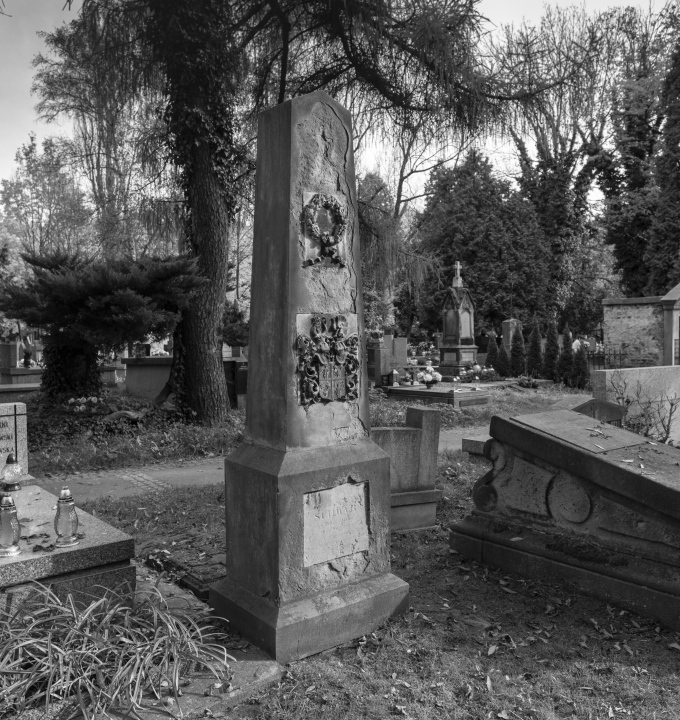 Old Cemetery, Graves