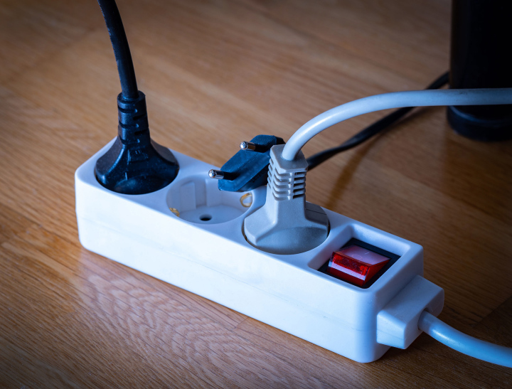 Electricity in the house, plugs, power supply